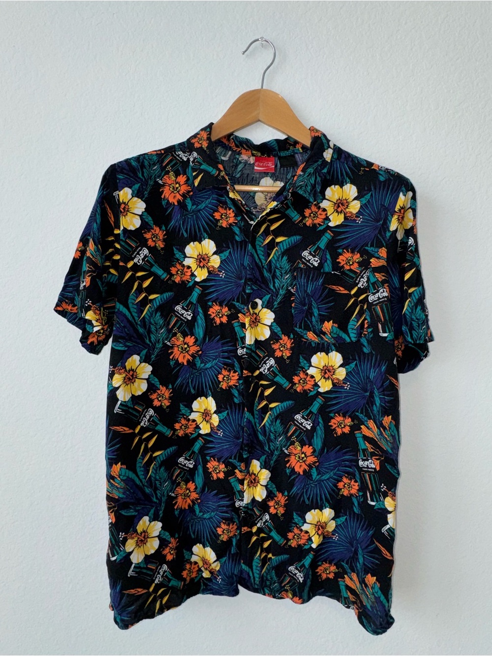 Coca-Cola Tropical Hawaiian Button Up Shirt LG Black Floral Rayon Camp Shirts
